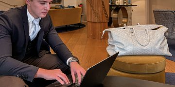 Nicolas Valentine’s Expert Tips for Building a Profitable Dropshipping Business in Today’s E-Commerce Industry